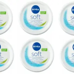 Dziesięć słoiczków kremu Nivea Soft. Zastanawiasz się, ile kosztuje krem Nivea? Ten nawilżający krem do twarzy, ciała i dłoni ma wegańską formułę.