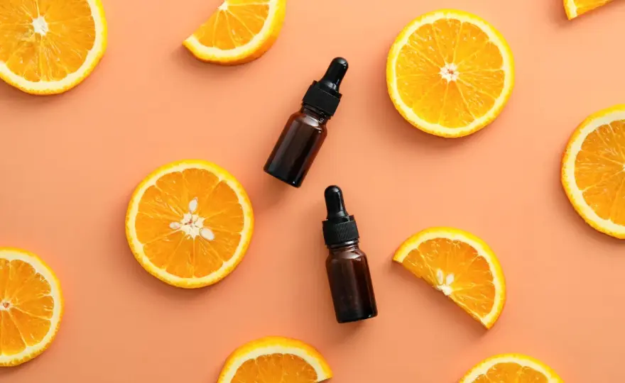 Serum z witaminą C: Jak działa i jakie efekty daje?